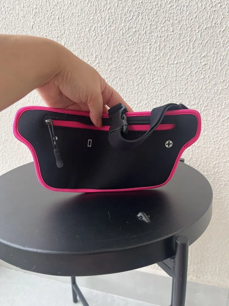 pochete forever 21 neoprene preta pink