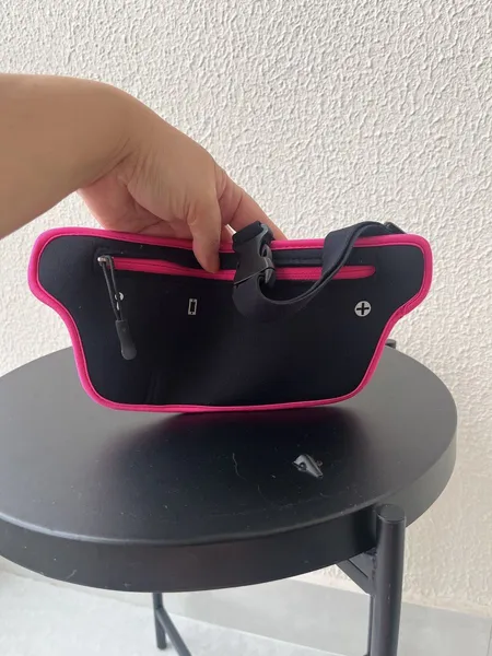 pochete forever 21 neoprene preta pink