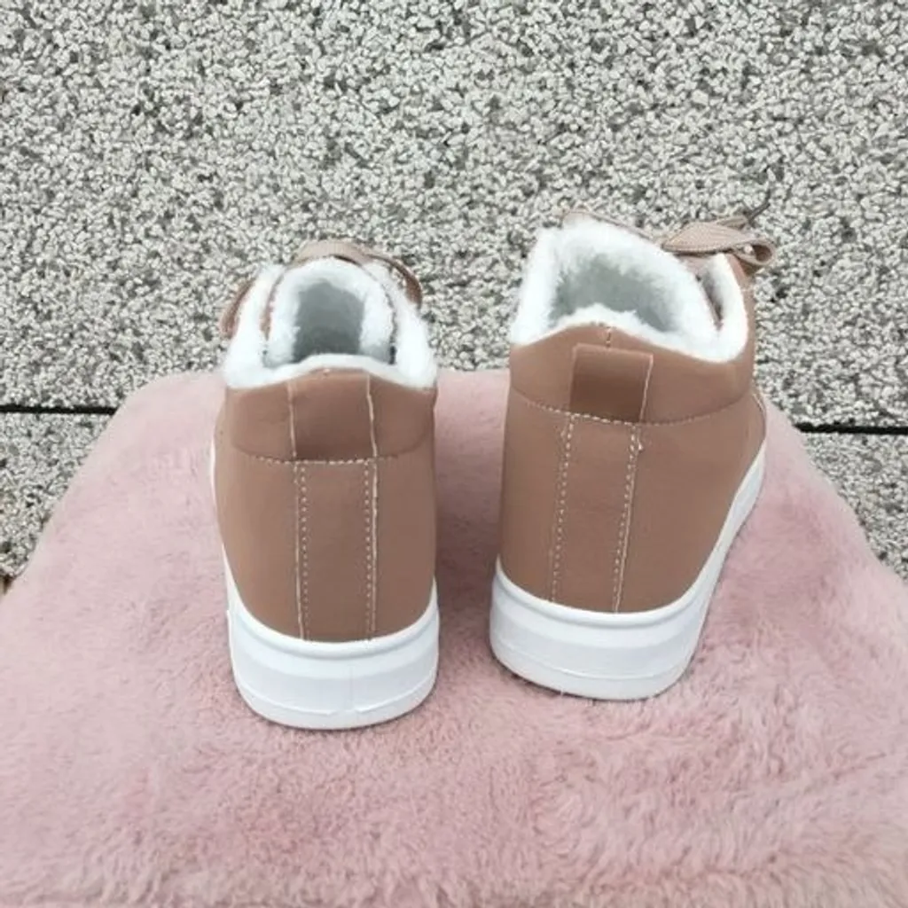 Tênis apeluciado novo