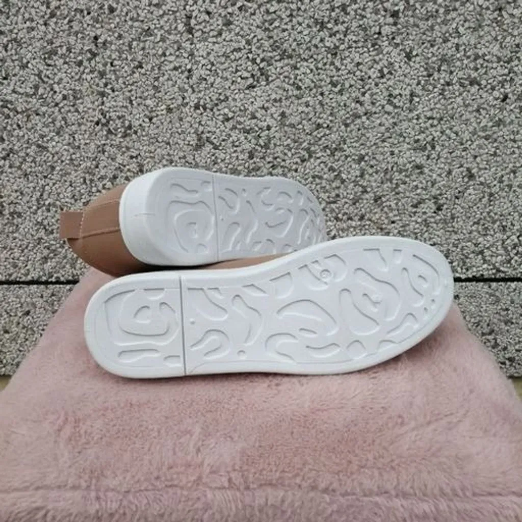 Tênis apeluciado novo