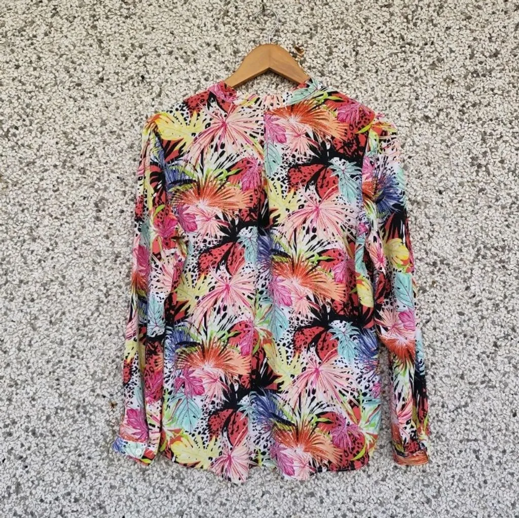 Blusa estampada colorida