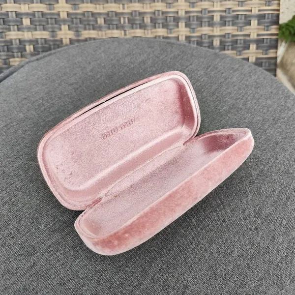 Estojo de oculos miu miu
