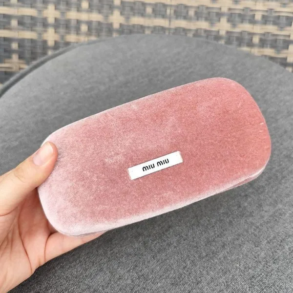 Estojo de oculos miu miu