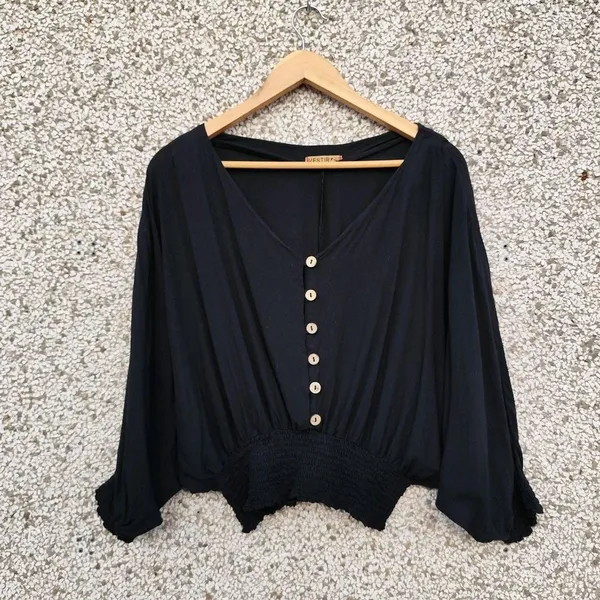 Blusa preta manga morcego