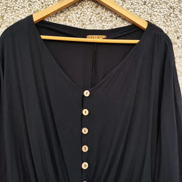 Blusa preta manga morcego