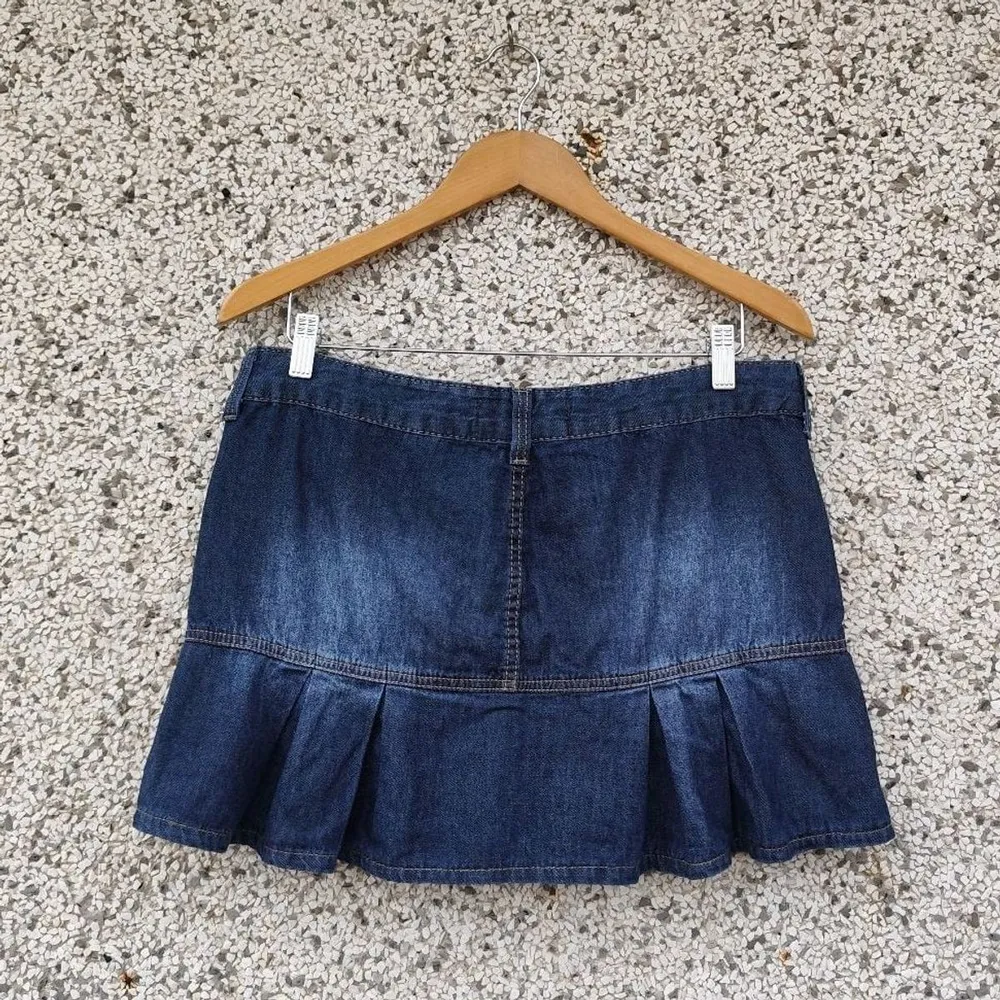 Minissaia jeans rodada Y2K
