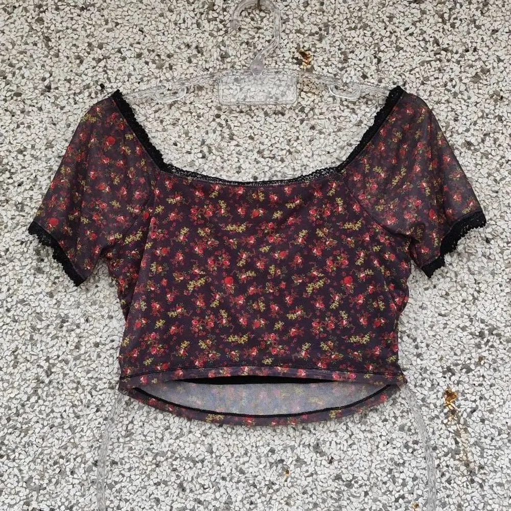 Blusa cropped ciganinha tule