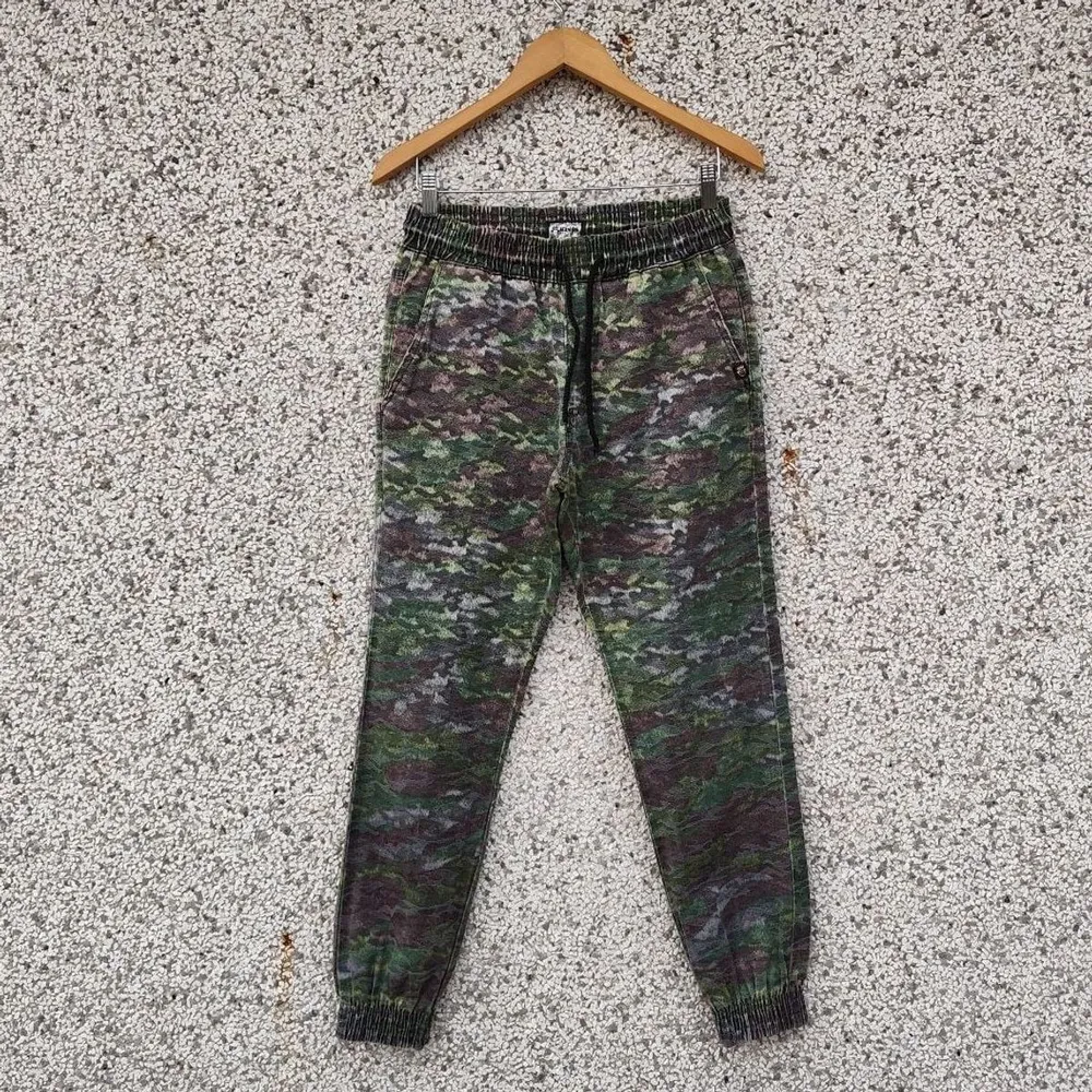 Calça jogger Kings Sneakers camuflada