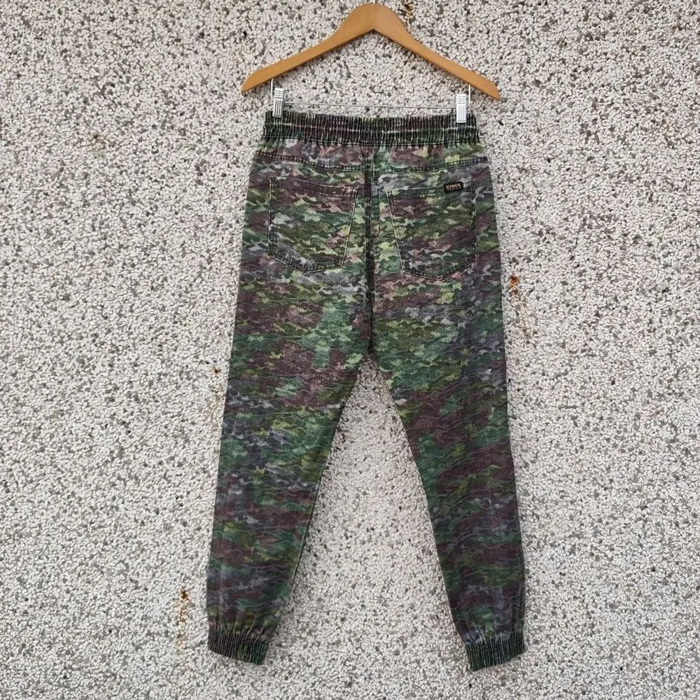 Calça jogger Kings Sneakers camuflada