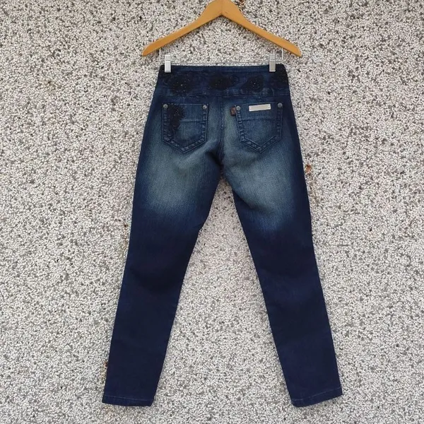 Calça jeans Lúcia Figueredo bordada