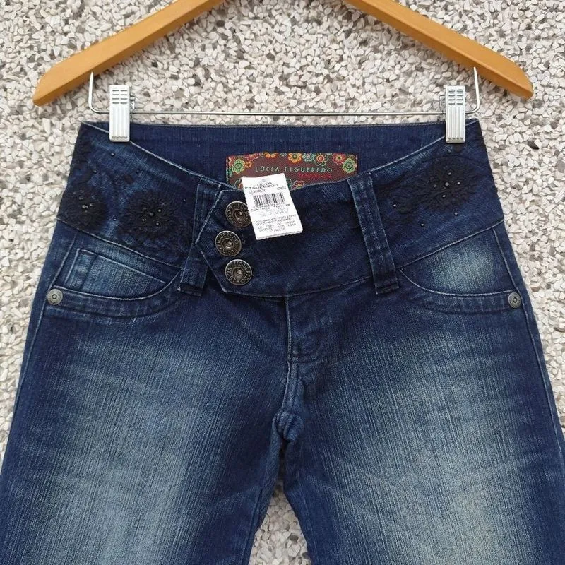 Calça jeans Lúcia Figueredo bordada