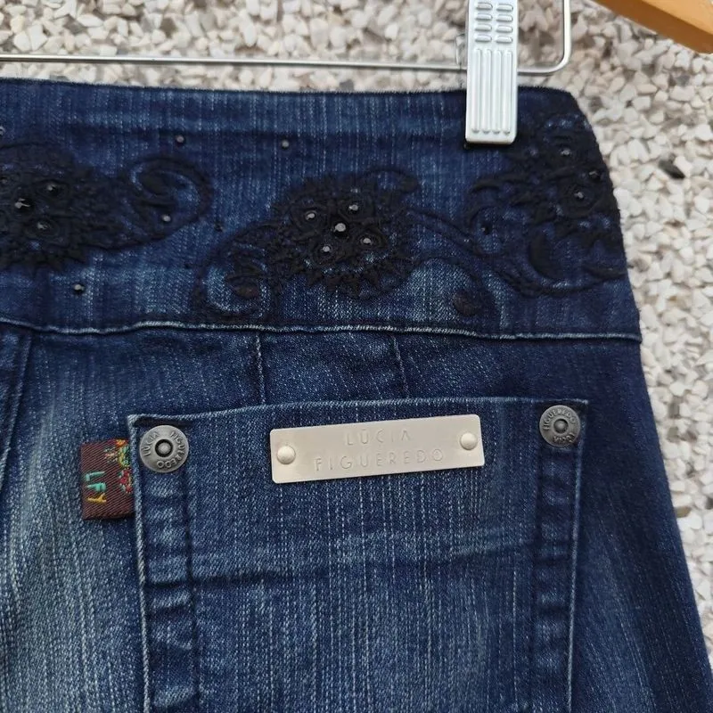 Calça jeans Lúcia Figueredo bordada