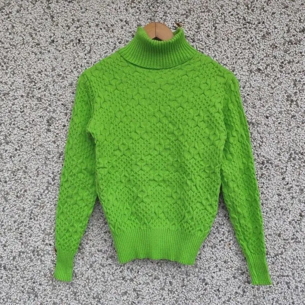 Suéter tricô gola alta verde