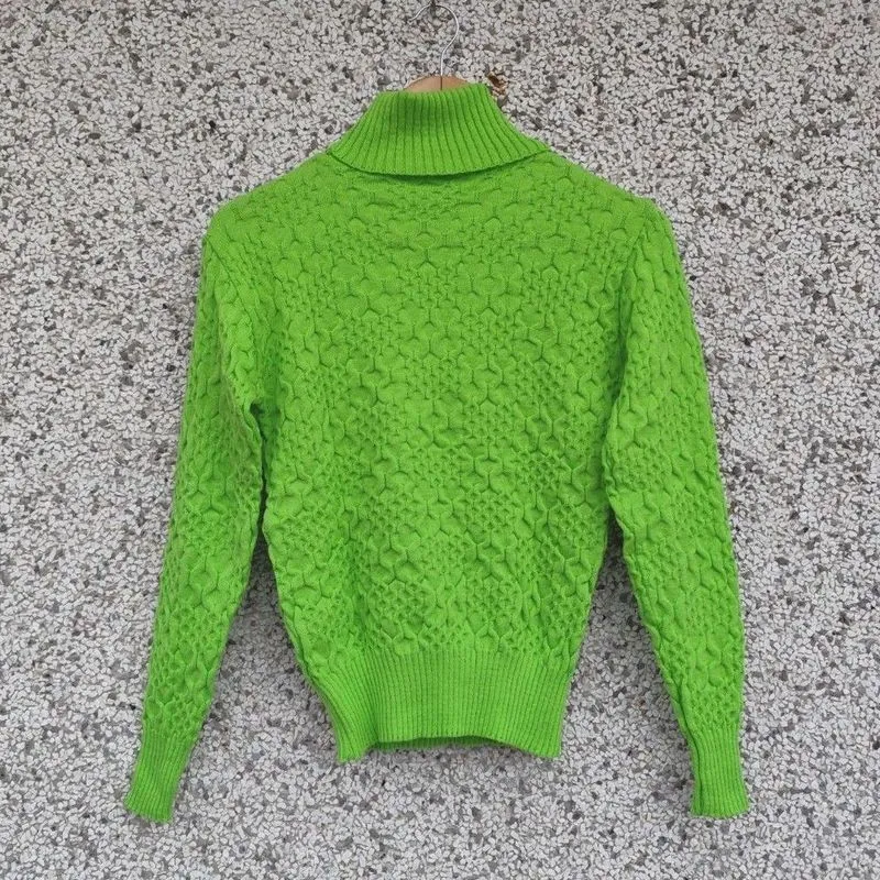 Suéter tricô gola alta verde