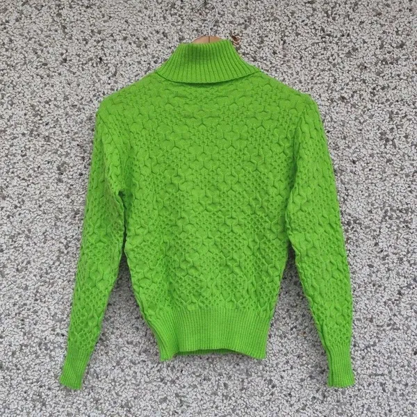 Suéter tricô gola alta verde