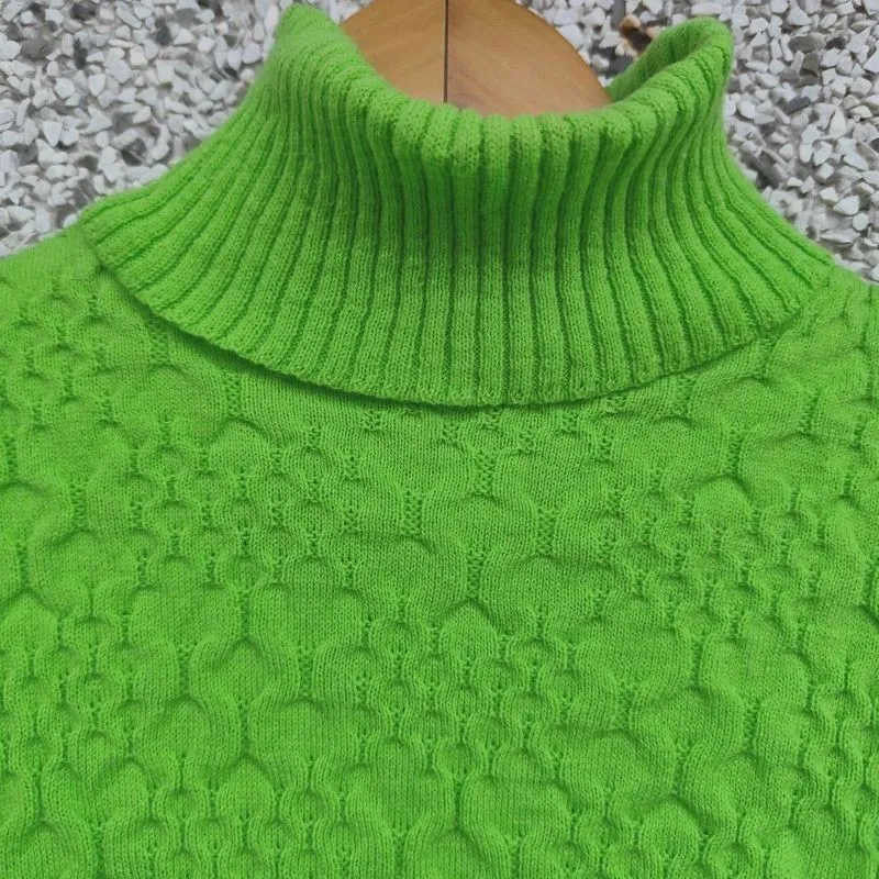Suéter tricô gola alta verde