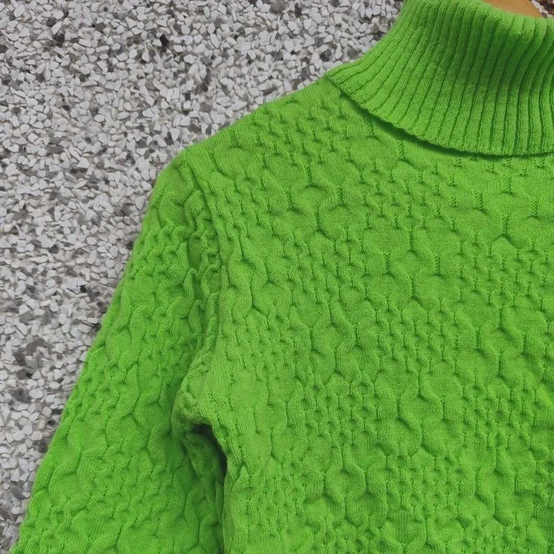 Suéter tricô gola alta verde