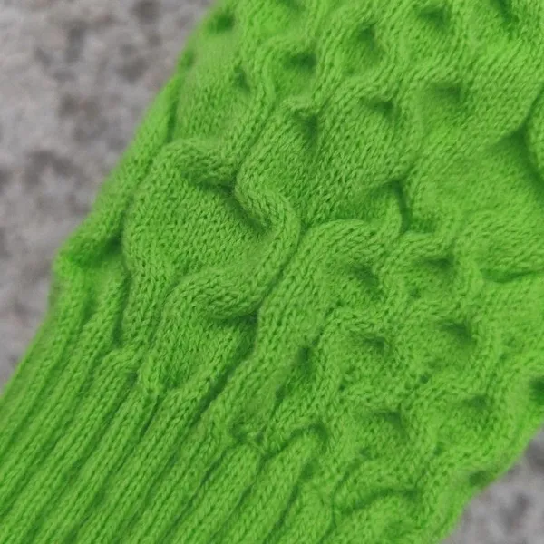 Suéter tricô gola alta verde