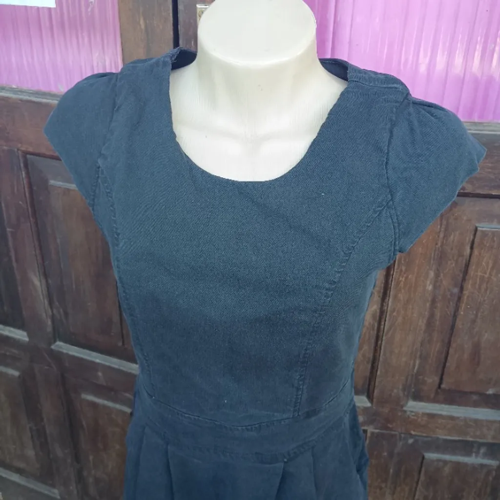 vestido curto preto de viscose com elastano mangas copinho