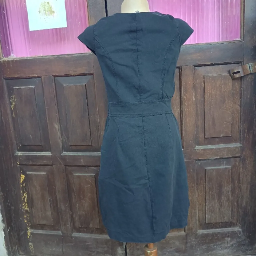 vestido curto preto de viscose com elastano mangas copinho