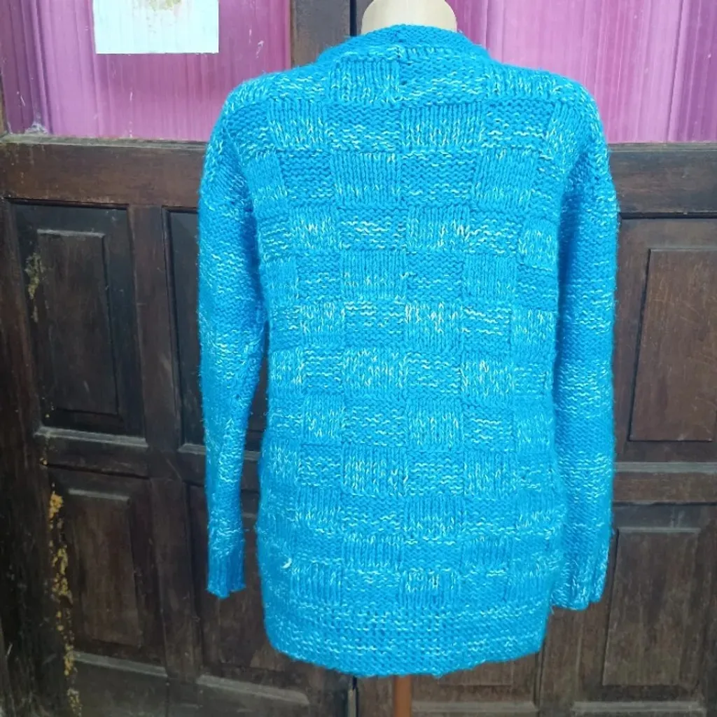 PROMOÇÃO SÓ HOJE  suéter azul feito à mão lã grossa tam g