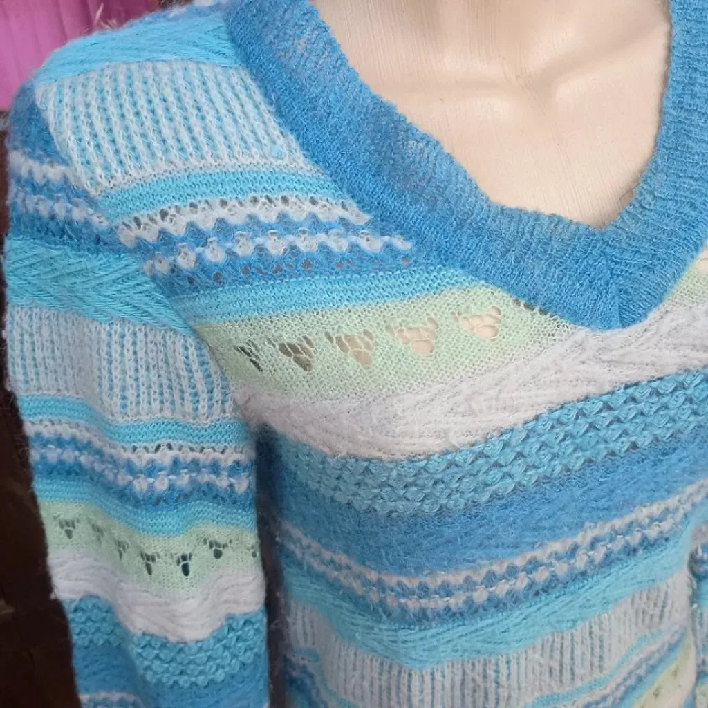 PROMOÇÃO SÓ HOJE DIA 23 blusa azul de lã rosa chá tam m