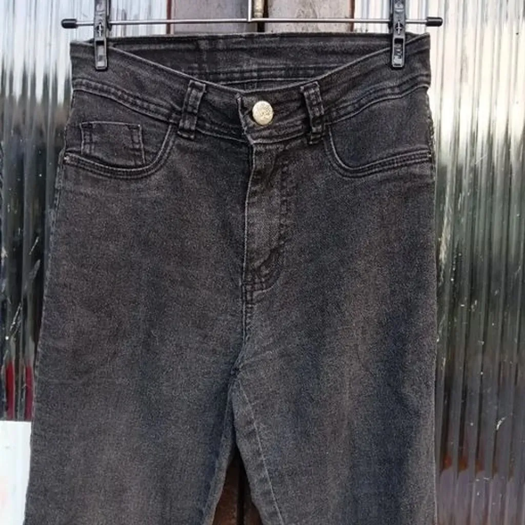 calça preta de cintura alta bootcut