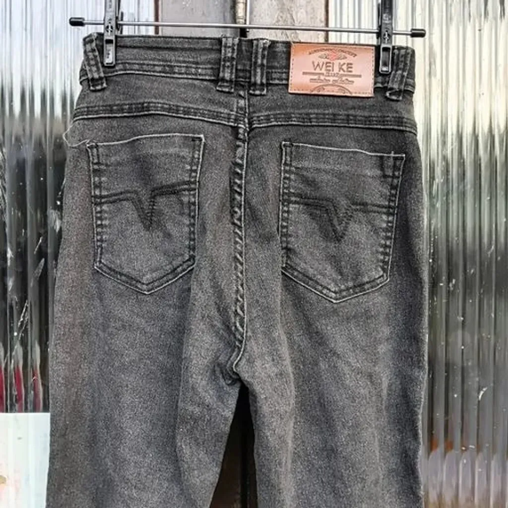 calça preta de cintura alta bootcut