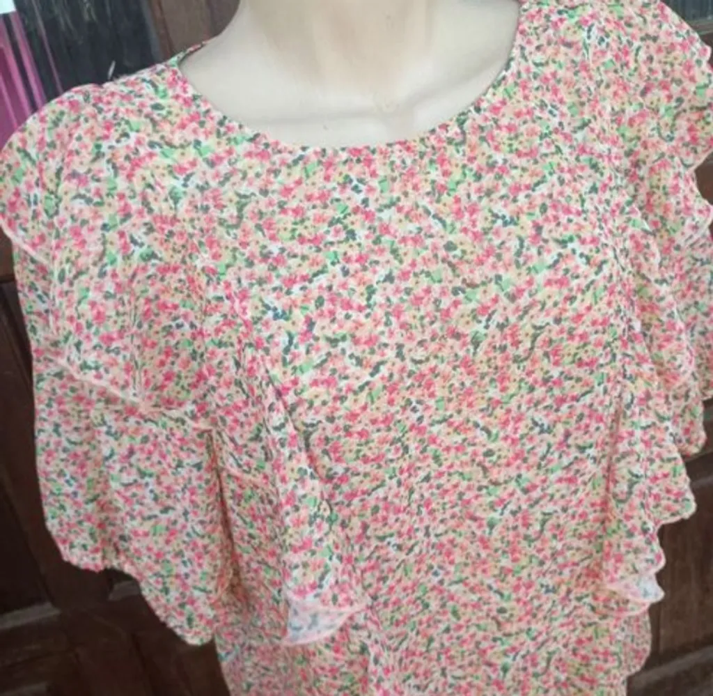 blusa romântica floral com babados tam m