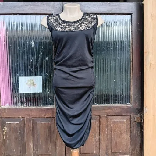 vestido preto de festa