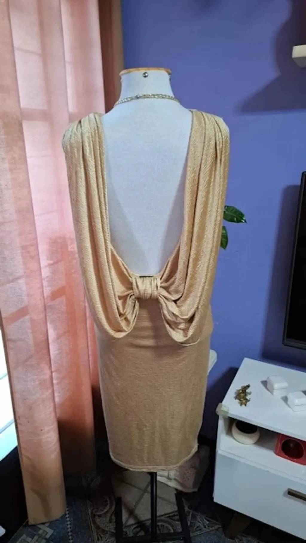 Vestido Dourado Lança Perfume