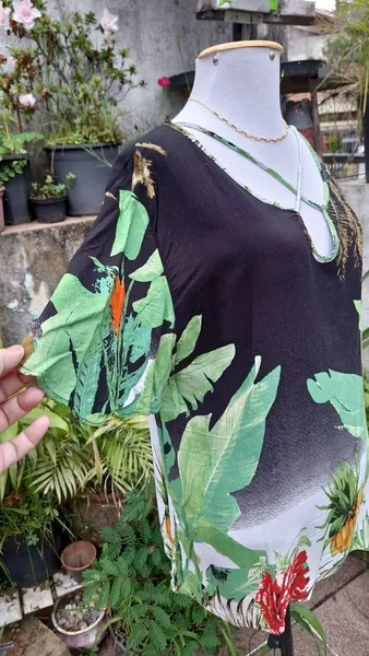 blusa feminina de viscose estampa tropical