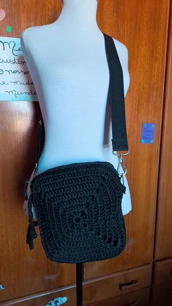bolsa de ombro crochê preta