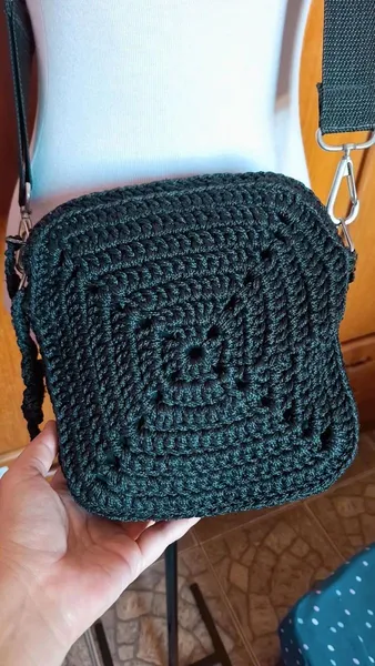 bolsa de ombro crochê preta