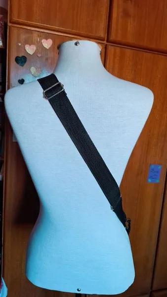 bolsa de ombro crochê preta
