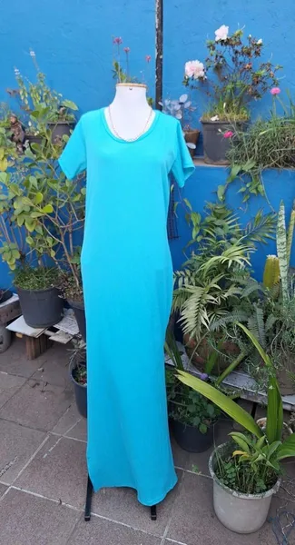 vestido longo canelado azul