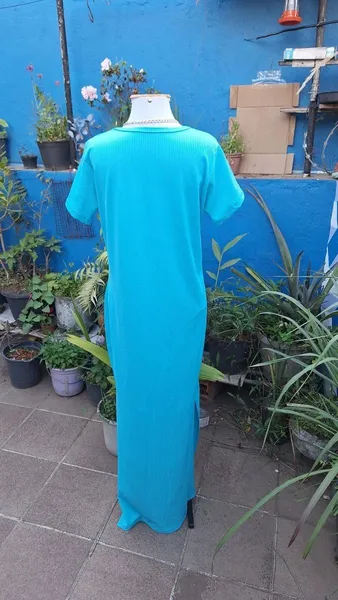vestido longo canelado azul