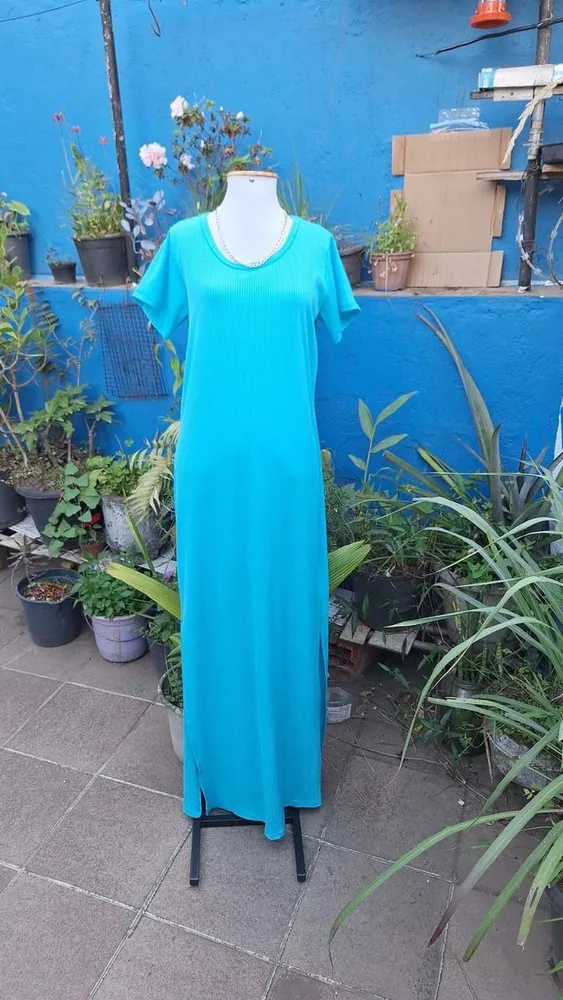 vestido longo canelado azul