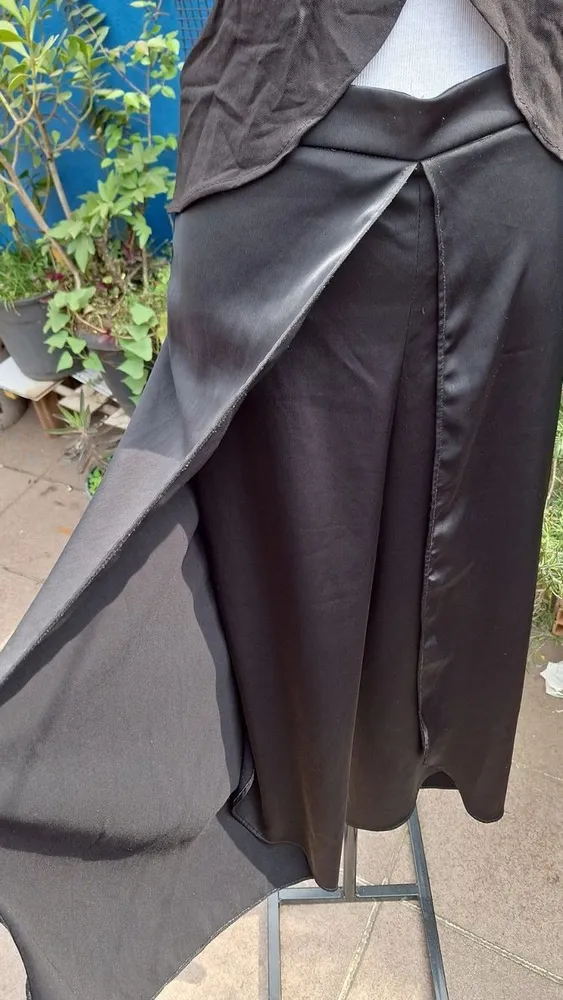 calça handbook acetinada preta