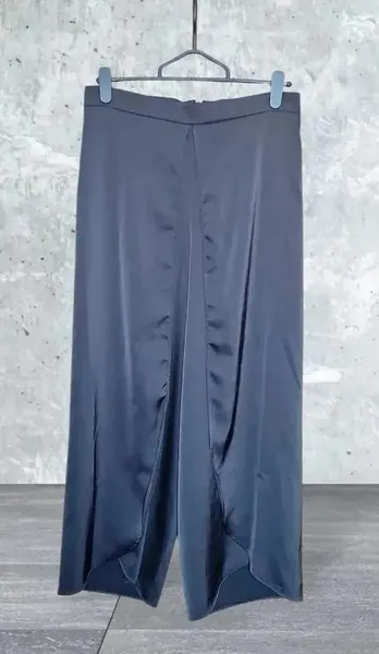calça handbook acetinada preta