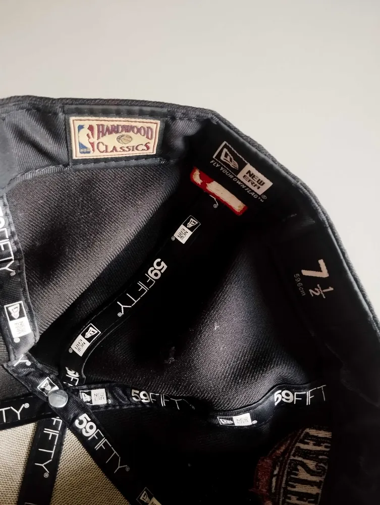 boné new era miami heat bordado aba reta preto vermelh