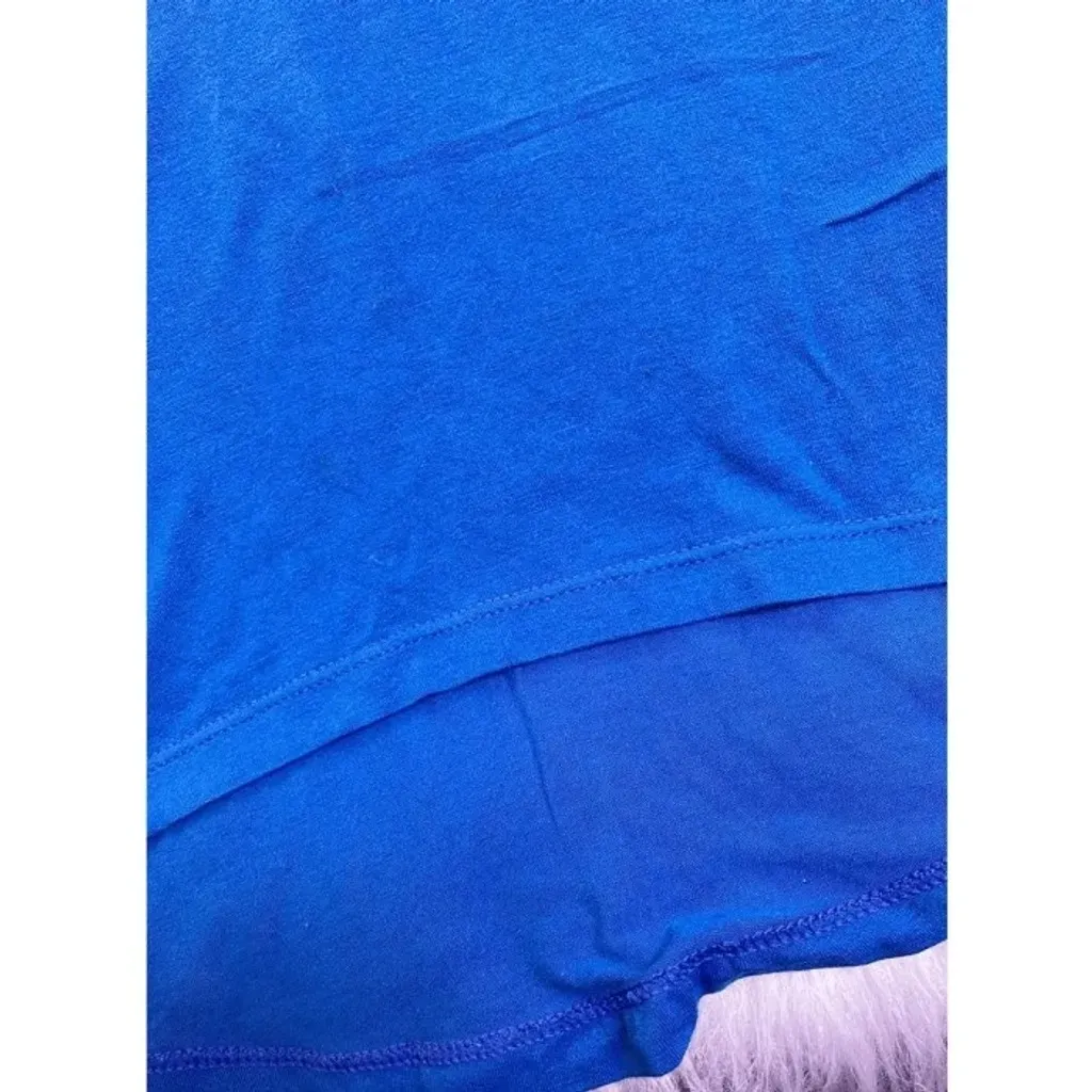 Blusa Feminina Azul Royal Manga Curta Com Bolso E Barra Alongada