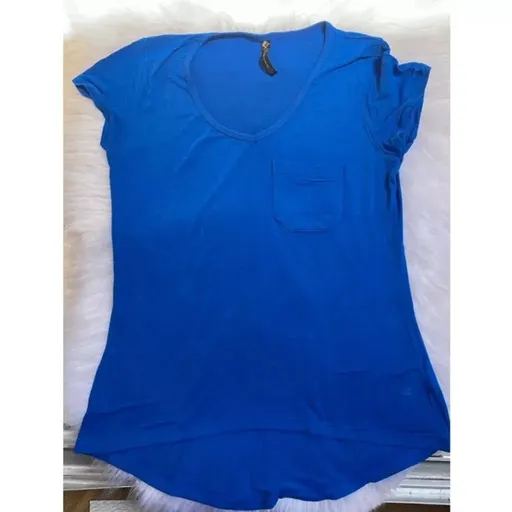 Blusa Feminina Azul Royal Manga Curta Com Bolso E Barra Alongada