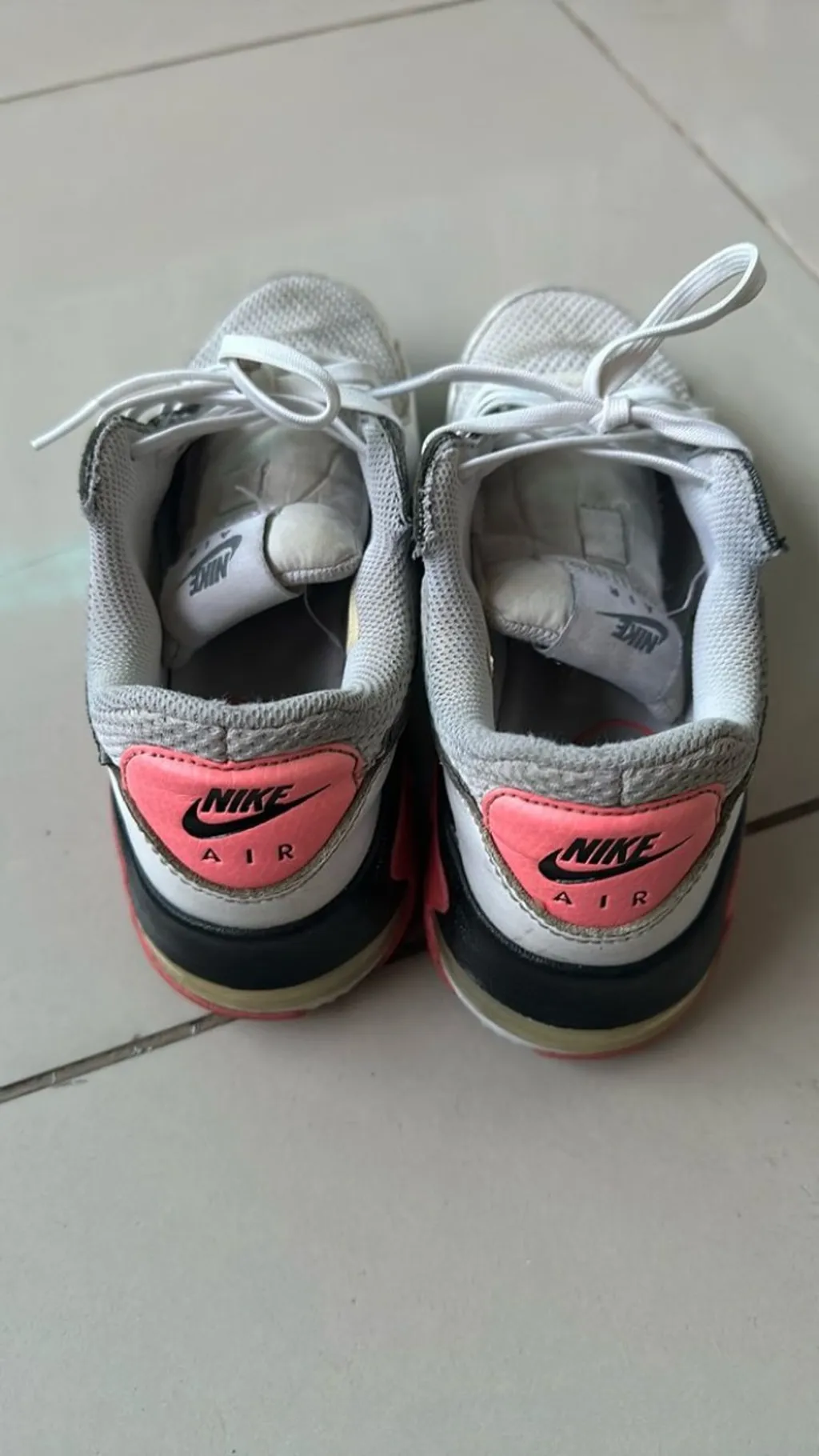 Tênis Nike Air Max Excee feminino original, nas cores rosa, pret