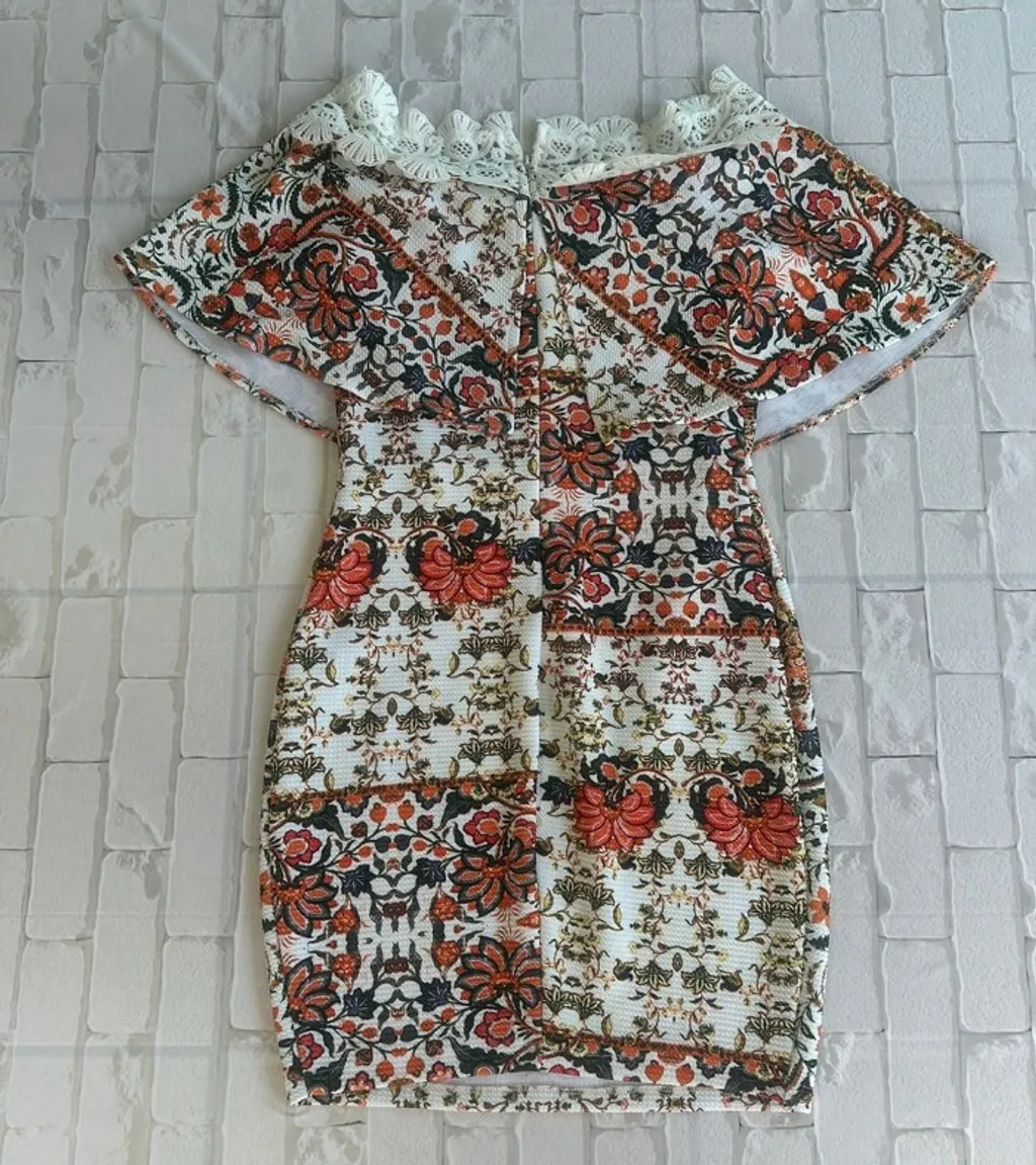 Vestido Ombro a Ombro Floral Com Renda Tubinho Estiloso Tam M