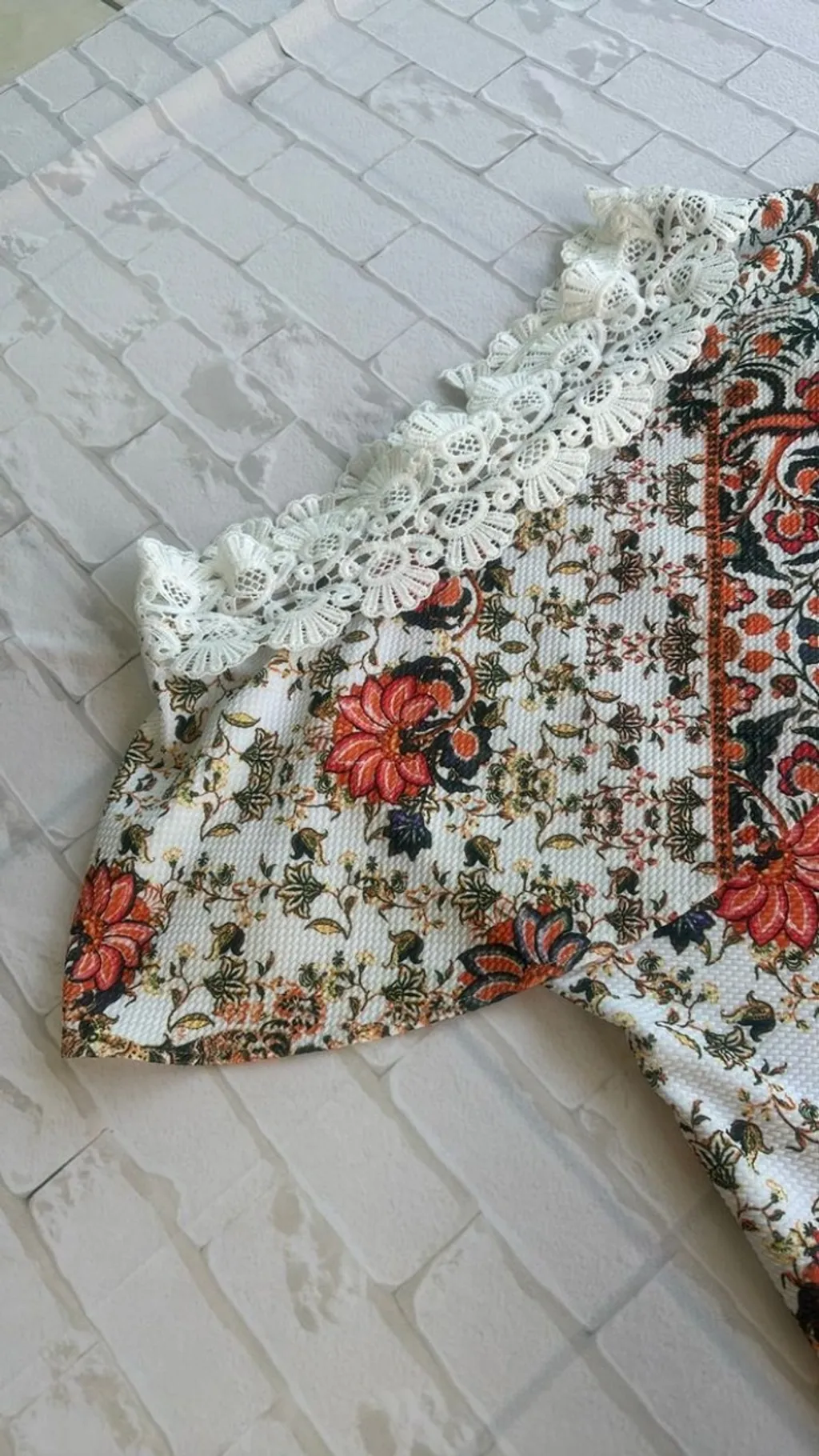 Vestido Ombro a Ombro Floral Com Renda Tubinho Estiloso Tam M