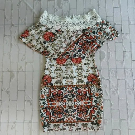 Vestido Ombro a Ombro Floral Com Renda Tubinho Estiloso Tam M