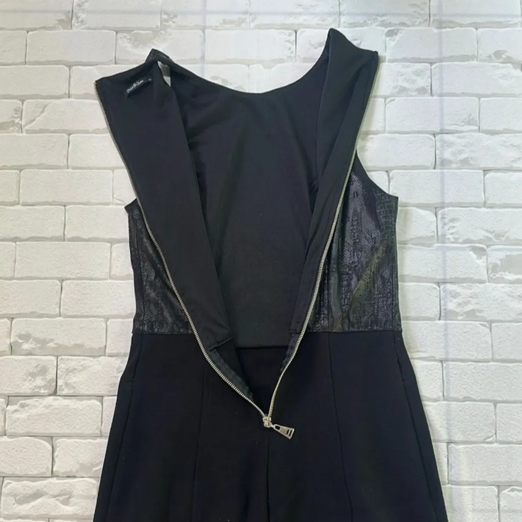 Vestido Preto Com Detalhe Tipo Couro E Zíper Estiloso Tam GG