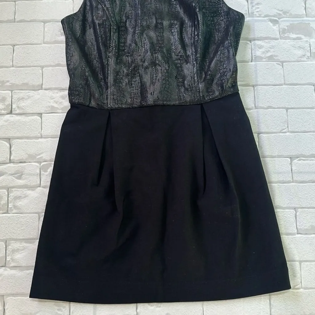 Vestido Preto Com Detalhe Tipo Couro E Zíper Estiloso Tam GG