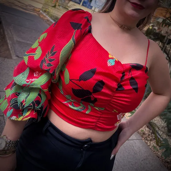 TVZ Cropped Vermelho Um Ombro Tam 40